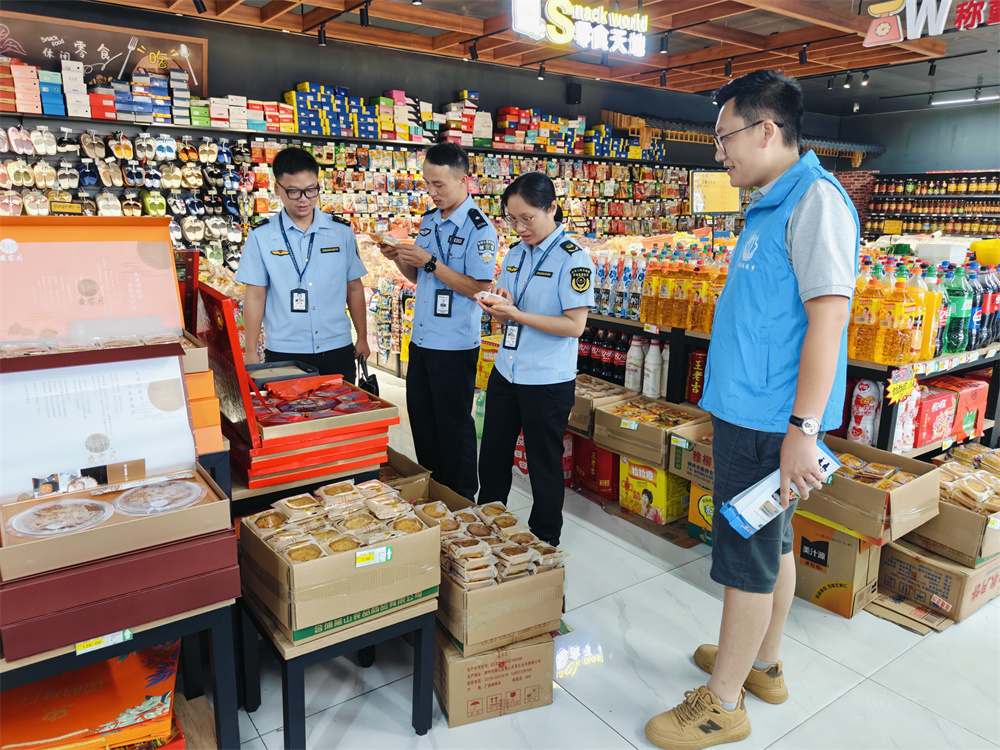 護(hù)航中秋食品安全，市場監(jiān)管所在行動——筑牢食品銷售防線，守護(hù)萬家團(tuán)圓味